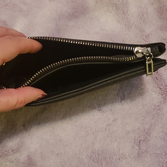 GUESS wallet - Picture 2 of 4